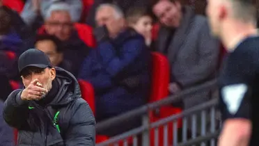 the television broadcast captured the moment when Jurgen Klopp made the gesture