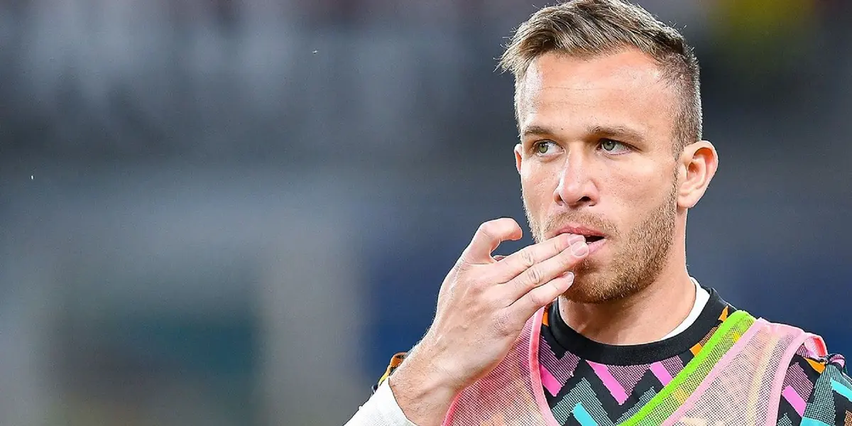 Arthur is a rarity in modern football. He hasn´t tattoos, his dad is a farmer and he likes Brazilian country music