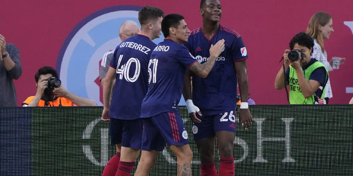 Both clubs want to sign an attacker who is already being called the heir to the Colombian striker.