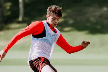 Luke Chambers has signed a new contract with Liverpool FC.