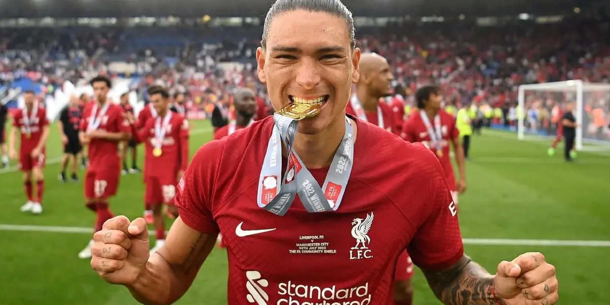 The Colombian could serve as an example for the Uruguayan striker