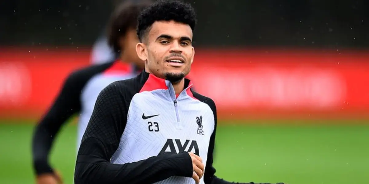 The Colombian meets face to face with Jürgen Klopp, who gave him a warm welcome hug