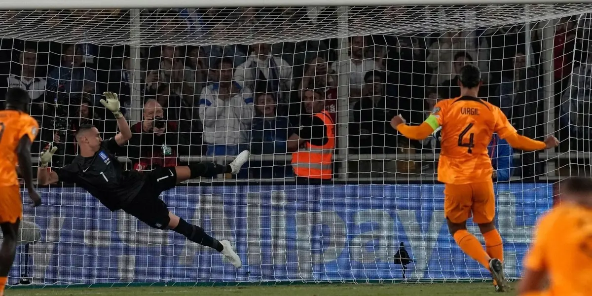 Van Dijk's penalty to make it 1-0 and put the Netherlands in second place in Group B