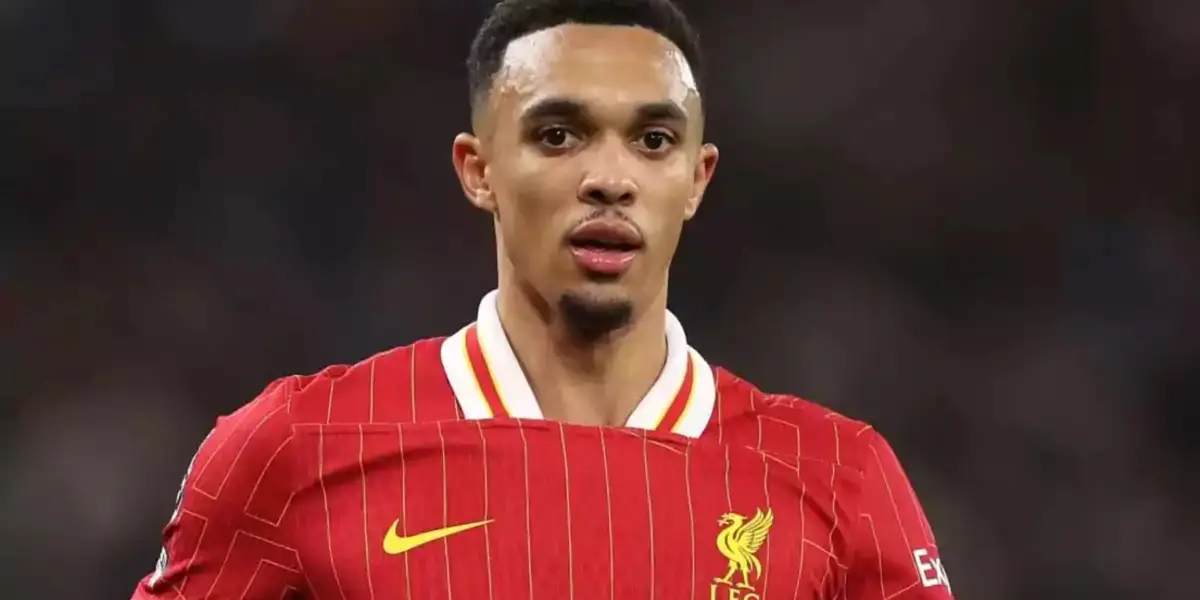 Arnold wearing the Liverpool shirt