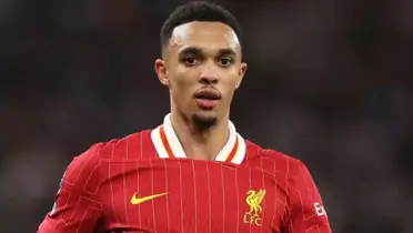 Arnold wearing the Liverpool shirt