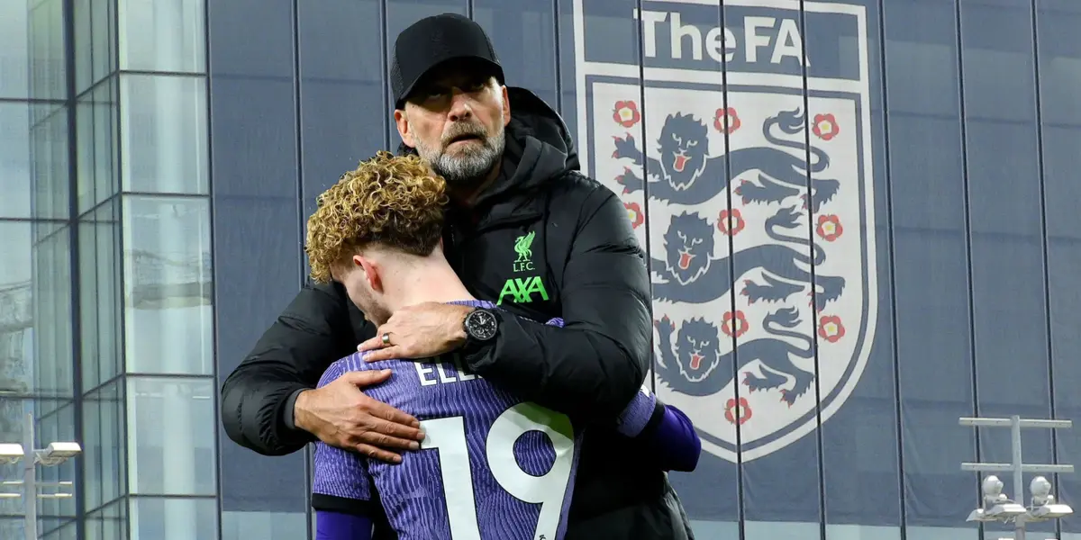 Klopp hugging Elliott and the FA