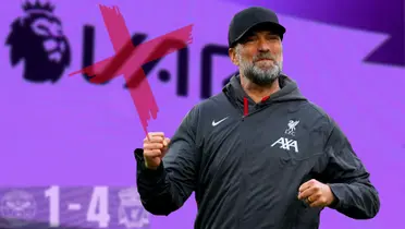 Klopp very happy and the VAR in the background