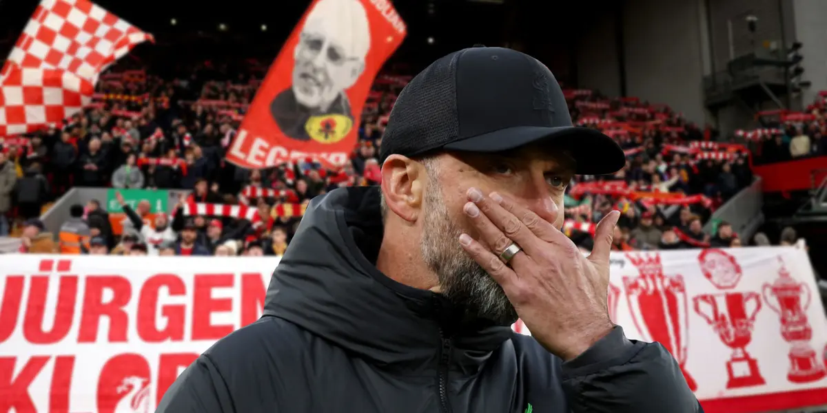 Klopp with a very serious gesture