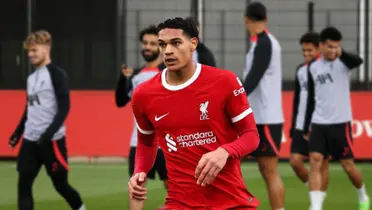 Quansah and several figures from the team