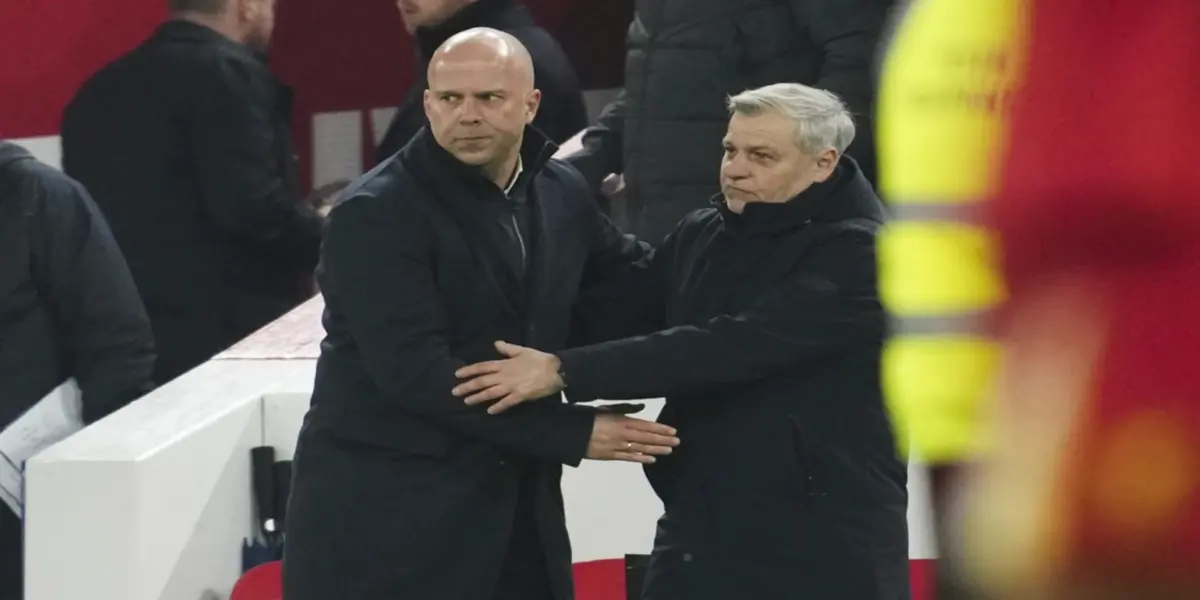 Slot lauds the referee after Barcelona beat Benfica, despite it being to his/their