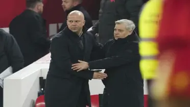 Slot lauds the referee after Barcelona beat Benfica, despite it being to his/their